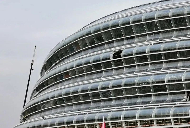 速滑館 “冰絲帶” 首度亮燈 速滑館 “冰絲帶” 首度亮燈