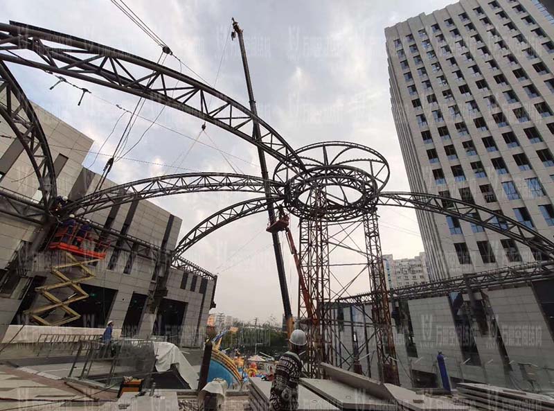 新泰卓越·財富廣場異型鋼結(jié)構(gòu)項目 新泰卓越·財富廣場異型鋼結(jié)構(gòu)項目