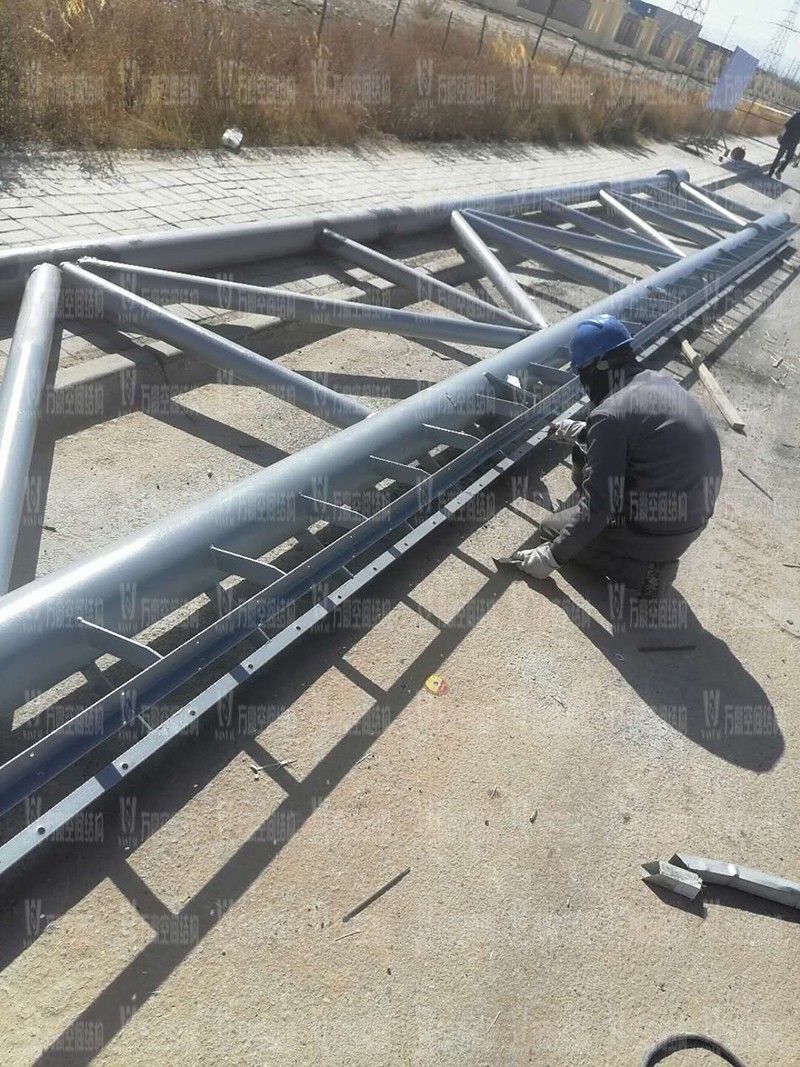 格爾木工業(yè)園污水池異型鋼結(jié)構(gòu)項目 格爾木工業(yè)園污水池異型鋼結(jié)構(gòu)項目