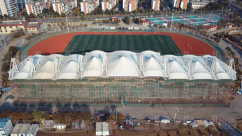 汕尾市體育中心(一期)工程田徑場膜結(jié)構(gòu)項目進(jìn)入二次膜及防水施工階段 汕尾市體育中心(一期)工程田徑場膜結(jié)構(gòu)項目進(jìn)入二次膜及防水施工階段