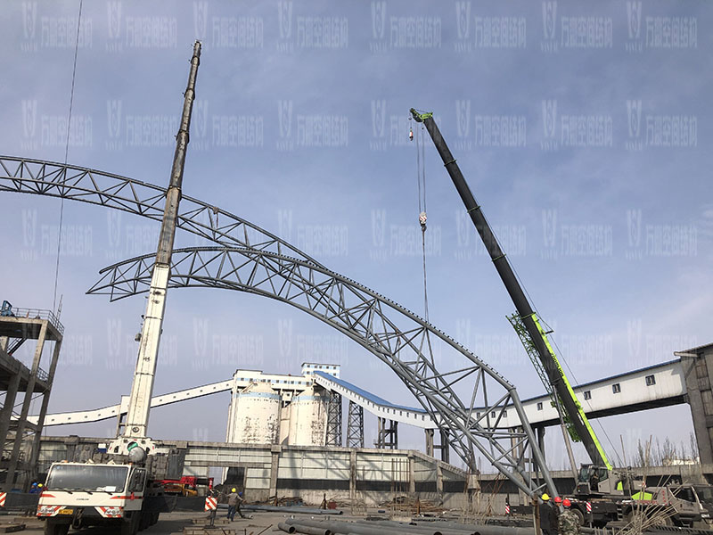 內(nèi)蒙能源長城五礦選煤廠鋼骨架膜棚建設(shè)項(xiàng)目鋼結(jié)構(gòu)施工中 內(nèi)蒙能源長城五礦選煤廠鋼骨架膜棚建設(shè)項(xiàng)目鋼結(jié)構(gòu)施工中