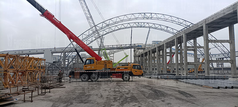 內(nèi)蒙能源長城五礦選煤廠鋼骨架膜棚建設(shè)項(xiàng)目鋼結(jié)構(gòu)施工中 內(nèi)蒙能源長城五礦選煤廠鋼骨架膜棚建設(shè)項(xiàng)目鋼結(jié)構(gòu)施工中