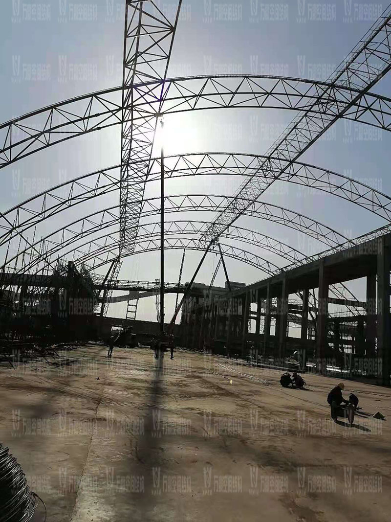 內(nèi)蒙能源長(zhǎng)城五礦選煤廠鋼骨架膜棚建設(shè)項(xiàng)目進(jìn)入膜結(jié)構(gòu)安裝階段 內(nèi)蒙能源長(zhǎng)城五礦選煤廠鋼骨架膜棚建設(shè)項(xiàng)目進(jìn)入膜結(jié)構(gòu)安裝階段