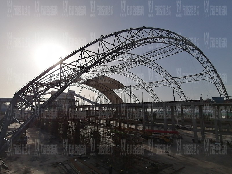 內(nèi)蒙能源長城五礦選煤廠鋼骨架膜棚建設(shè)項目膜結(jié)構(gòu)安裝中 內(nèi)蒙能源長城五礦選煤廠鋼骨架膜棚建設(shè)項目膜結(jié)構(gòu)安裝中