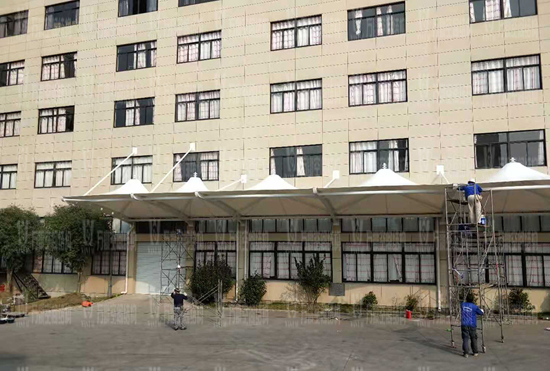 如何加固膜結(jié)構(gòu)車(chē)棚？膜結(jié)構(gòu)車(chē)棚有哪些加固方法？