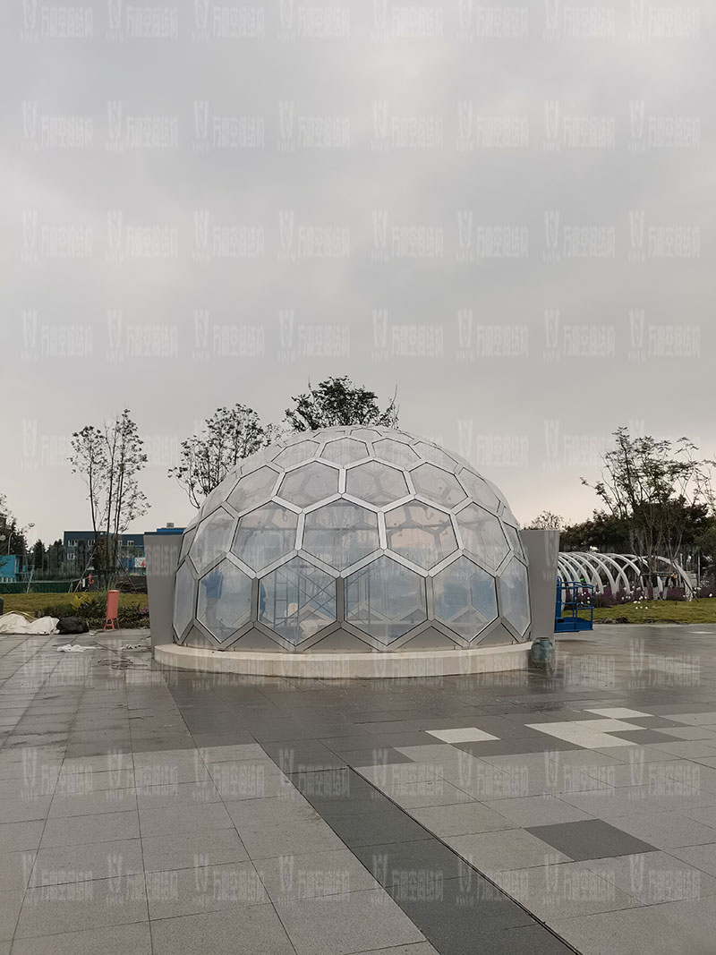 無線創(chuàng)智城市功能空間業(yè)態(tài)優(yōu)化五星集市鋼膜結構工程完工