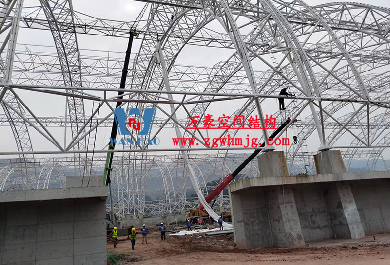 四川高興煤炭儲備基地建設(shè)項(xiàng)目鋼結(jié)構(gòu)接近尾聲，膜結(jié)構(gòu)開始安裝