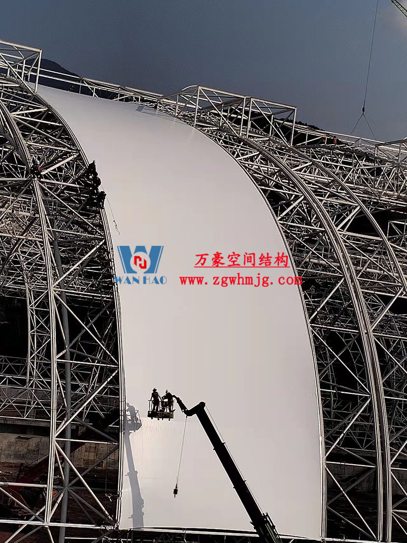 四川高興煤炭儲備基地建設(shè)項(xiàng)目鋼結(jié)構(gòu)接近尾聲，膜結(jié)構(gòu)開始安裝
