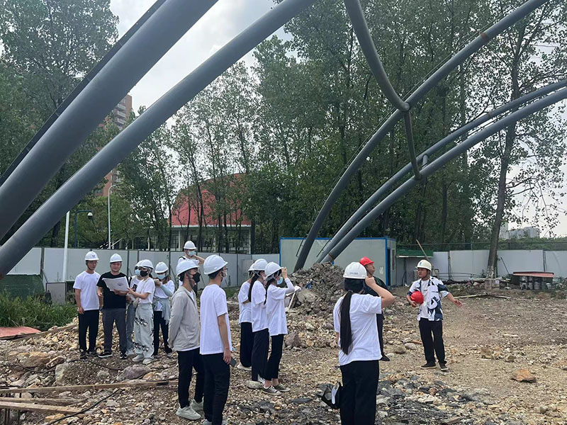 萬豪空間結(jié)構(gòu)員工到寧波諾丁漢大學(xué)室外運動膜結(jié)構(gòu)項目學(xué)習(xí)交流 萬豪空間結(jié)構(gòu)員工到寧波諾丁漢大學(xué)室外運動膜結(jié)構(gòu)項目學(xué)習(xí)交流