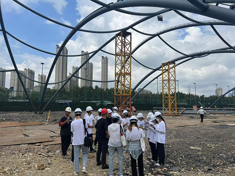 萬豪空間結(jié)構(gòu)員工到寧波諾丁漢大學(xué)室外運動膜結(jié)構(gòu)項目學(xué)習(xí)交流 萬豪空間結(jié)構(gòu)員工到寧波諾丁漢大學(xué)室外運動膜結(jié)構(gòu)項目學(xué)習(xí)交流