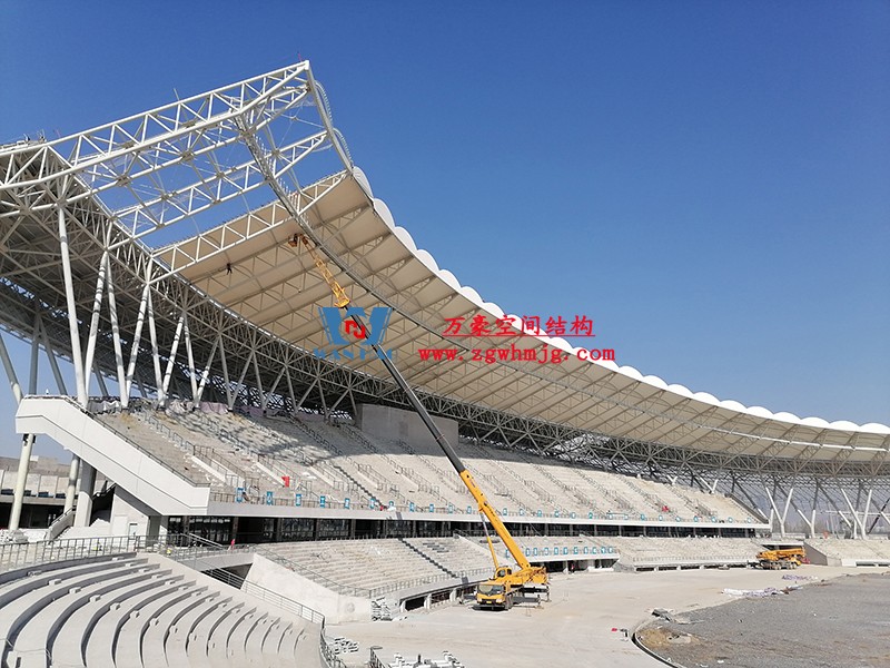 襄陽(yáng)奧體中心膜結(jié)構(gòu)工程接近尾聲 襄陽(yáng)奧體中心膜結(jié)構(gòu)工程接近尾聲