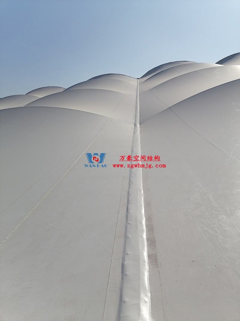 襄陽(yáng)奧體中心膜結(jié)構(gòu)工程接近尾聲 襄陽(yáng)奧體中心膜結(jié)構(gòu)工程接近尾聲