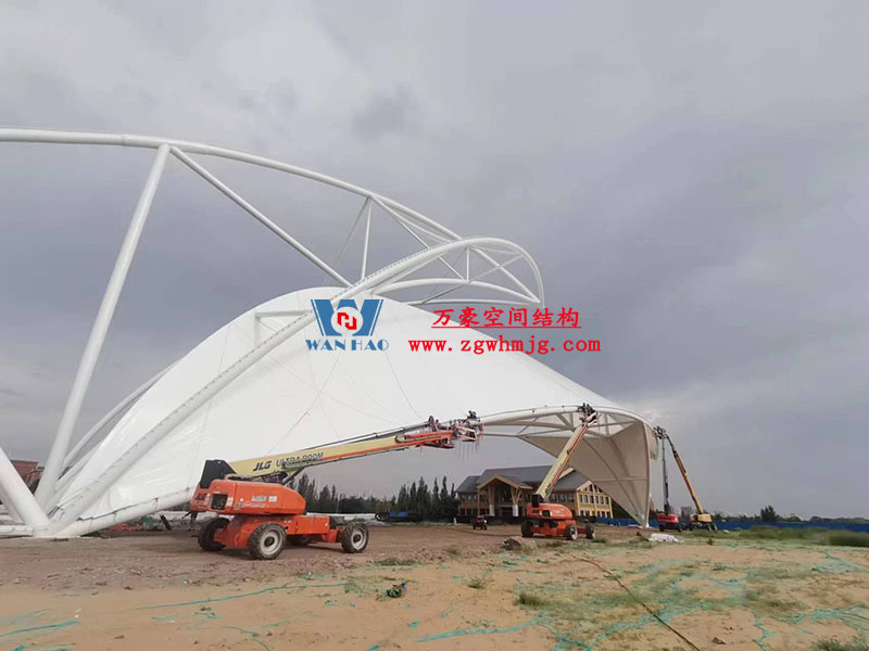 膜結(jié)構(gòu)大門出入口的優(yōu)勢特點 膜結(jié)構(gòu)大門出入口的優(yōu)勢特點