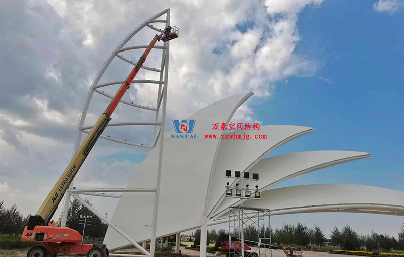 陜西定邊馬蓮灘沙漠公園鋼膜結(jié)構(gòu)工程“奮力快跑”，工程“進(jìn)度條”刷新了!