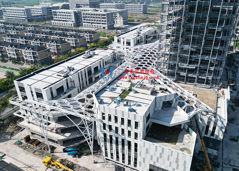 建筑藝術(shù)中鋼結(jié)構(gòu)的力學(xué)美感表達