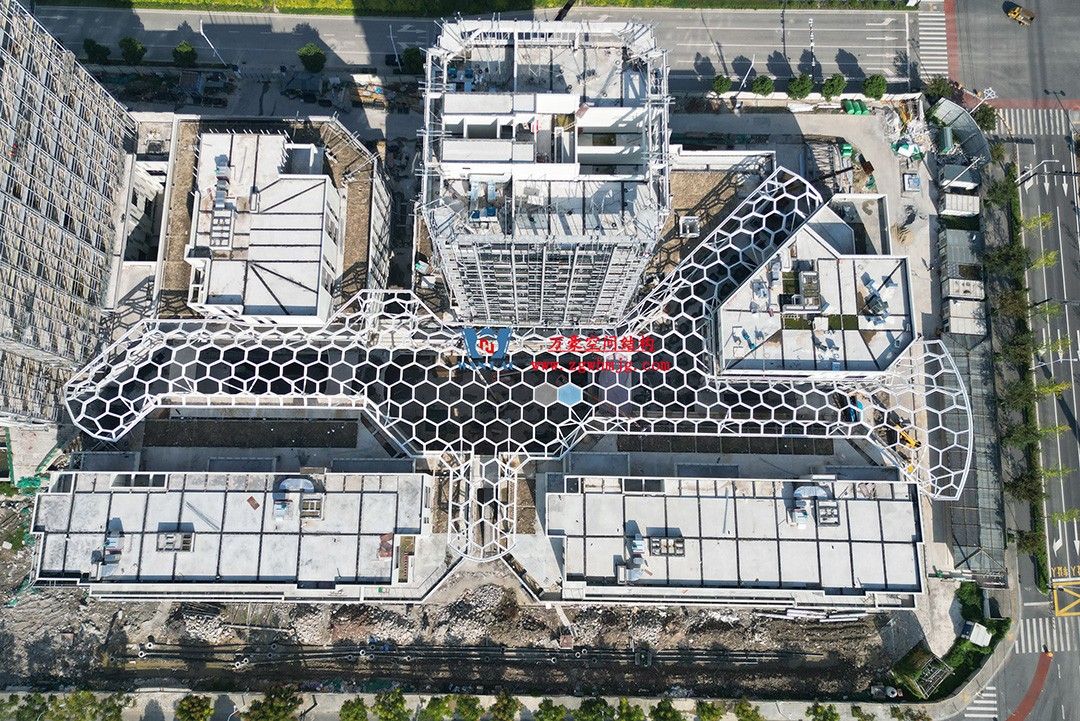 賦含夢幻色彩的商業(yè)街膜結(jié)構(gòu)天幕，即將閃亮登場！