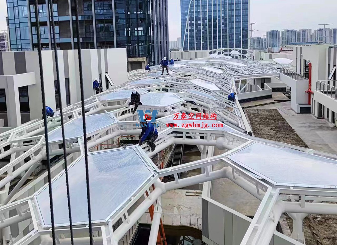 賦含夢幻色彩的商業(yè)街膜結(jié)構(gòu)天幕，即將閃亮登場！