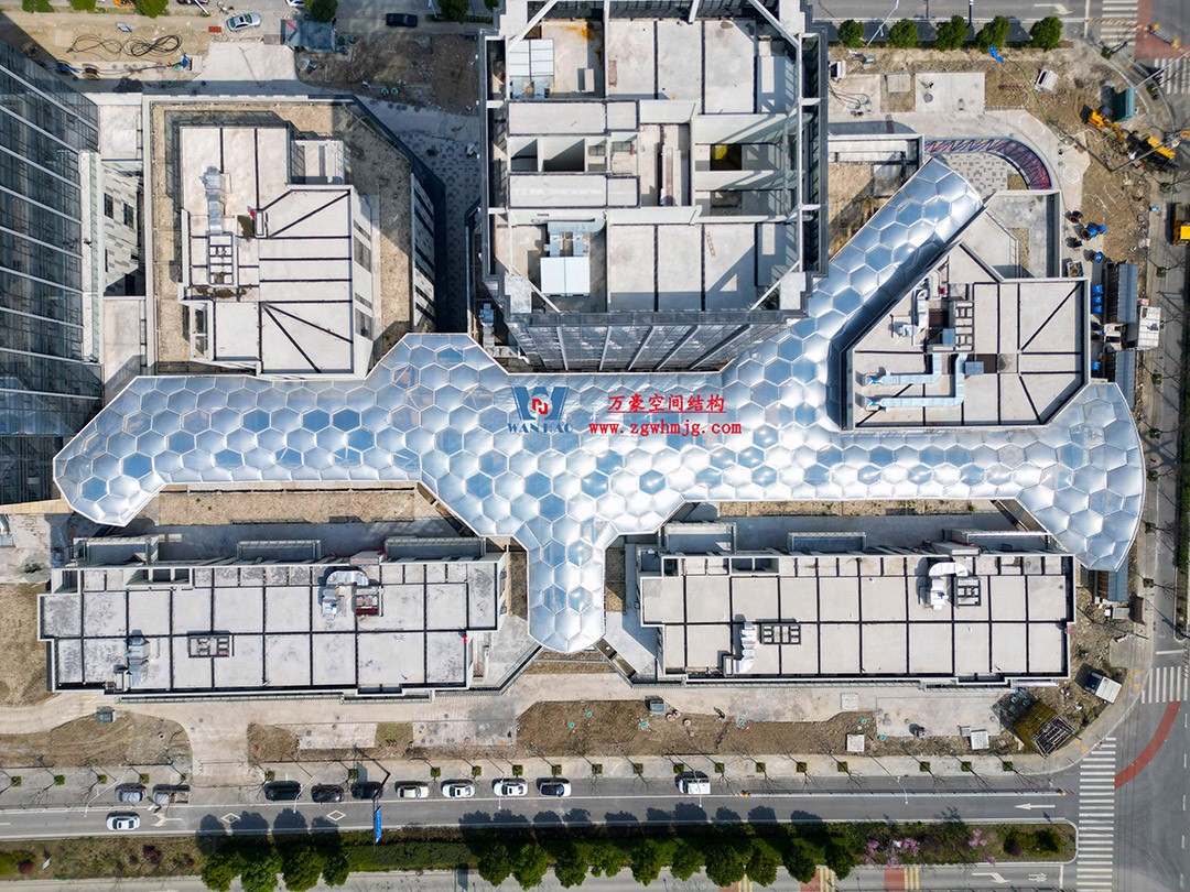 已完工，這個ETFE氣枕商業(yè)天幕閃亮登場！