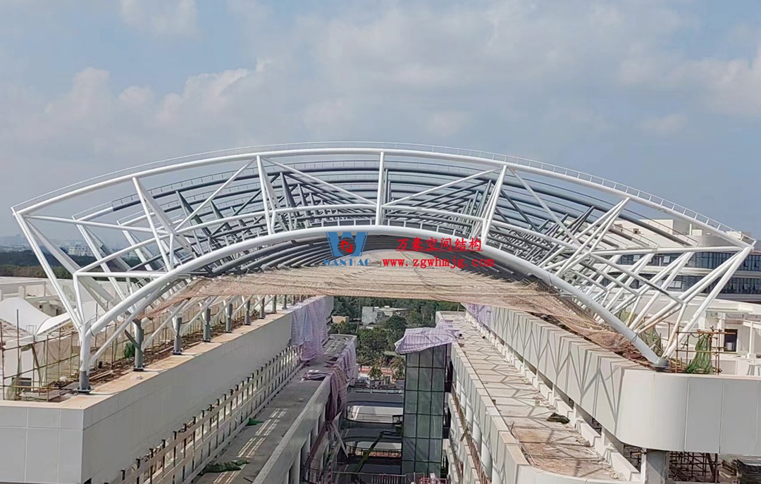 施工加速，這個PTFE膜結(jié)構(gòu)天幕即將完工！