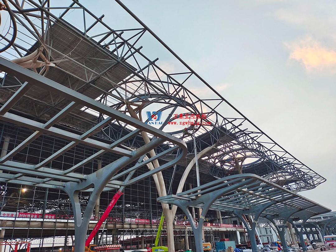 充滿(mǎn)地域性元素和文化特點(diǎn)的重慶東站