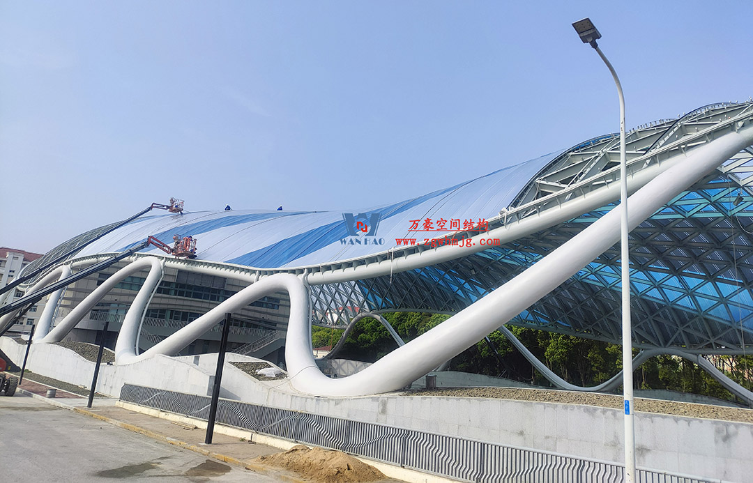 上海工程技術(shù)大學(xué)松江校區(qū)風(fēng)雨操場(chǎng)ETFE膜結(jié)構(gòu)項(xiàng)目 上海工程技術(shù)大學(xué)松江校區(qū)風(fēng)雨操場(chǎng)ETFE膜結(jié)構(gòu)項(xiàng)目