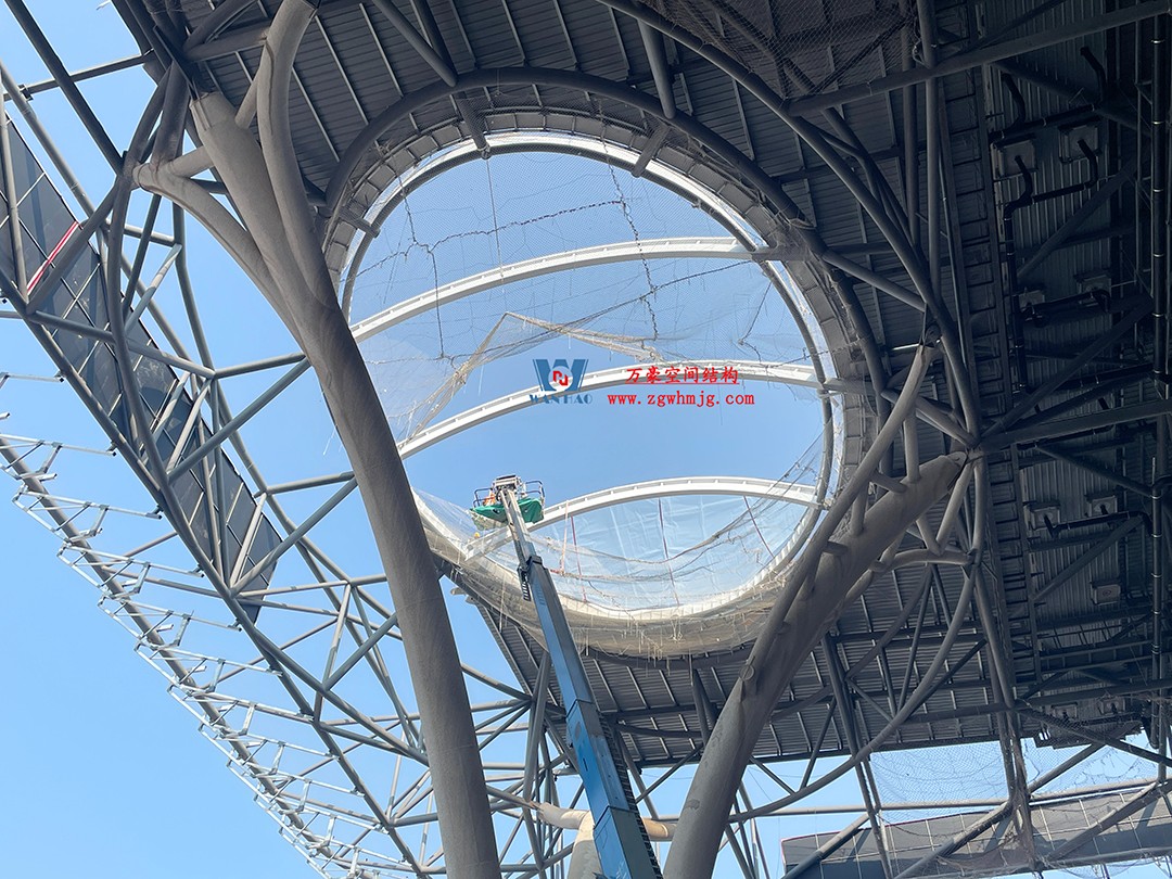 提檔提速，ETFE氣枕膜結(jié)構(gòu)天窗正在火熱施工安裝中