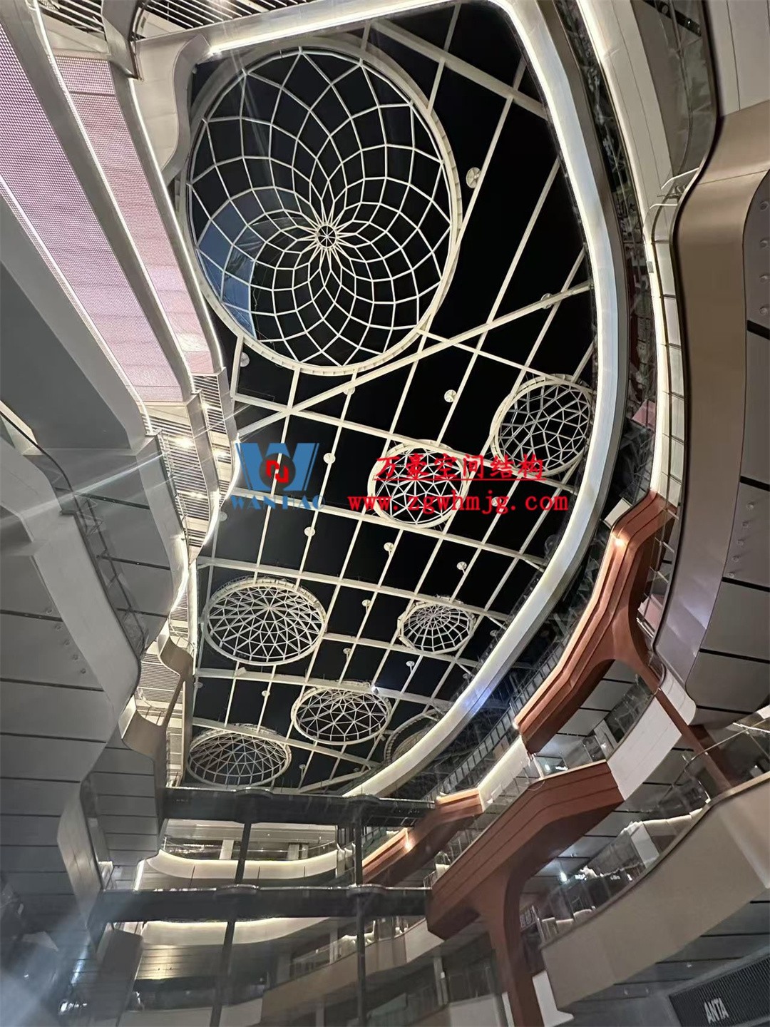 廣州從化鳳凰新天地商業(yè)街天幕項目：ETFE PTFE膜結(jié)構(gòu)打造城市靈動