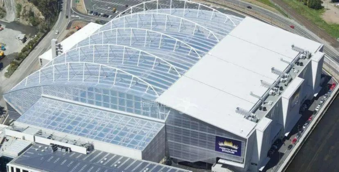 屋頂下生長(zhǎng)著天然草皮的永久封閉式體育場(chǎng) 屋頂下生長(zhǎng)著天然草皮的永久封閉式體育場(chǎng)