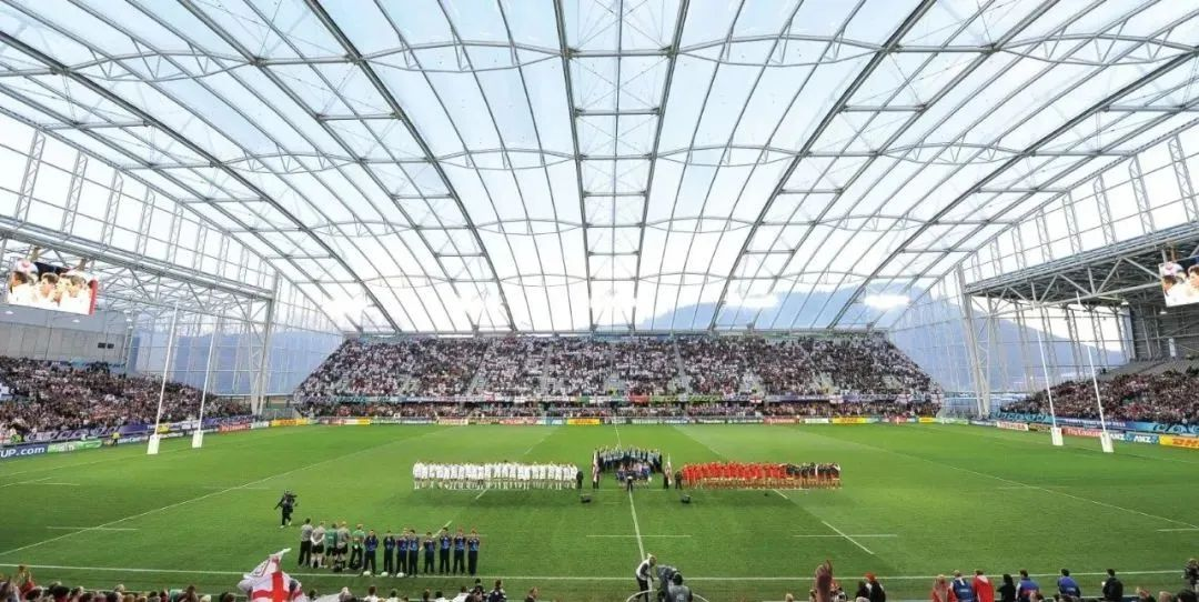 屋頂下生長(zhǎng)著天然草皮的永久封閉式體育場(chǎng) 屋頂下生長(zhǎng)著天然草皮的永久封閉式體育場(chǎng)