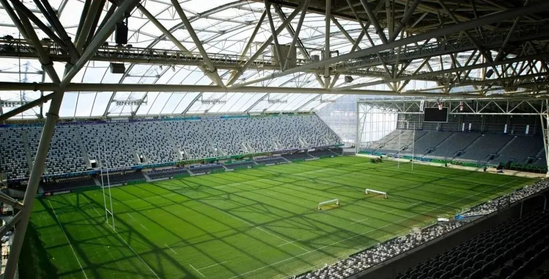 屋頂下生長(zhǎng)著天然草皮的永久封閉式體育場(chǎng) 屋頂下生長(zhǎng)著天然草皮的永久封閉式體育場(chǎng)