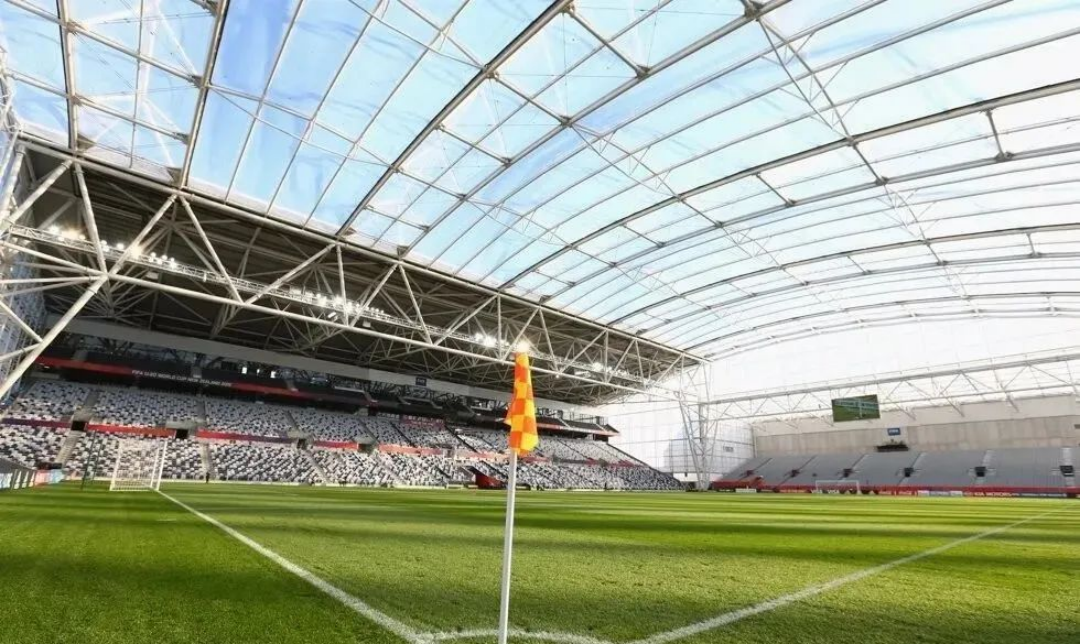 屋頂下生長(zhǎng)著天然草皮的永久封閉式體育場(chǎng) 屋頂下生長(zhǎng)著天然草皮的永久封閉式體育場(chǎng)