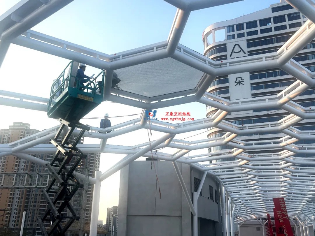廣州茂名總匯天街商業(yè)街ETFE膜結(jié)構(gòu)工程