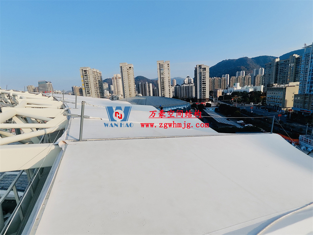 膜結(jié)構(gòu)體育場屋面安裝全解析：從技術(shù)要點(diǎn)到經(jīng)典案例