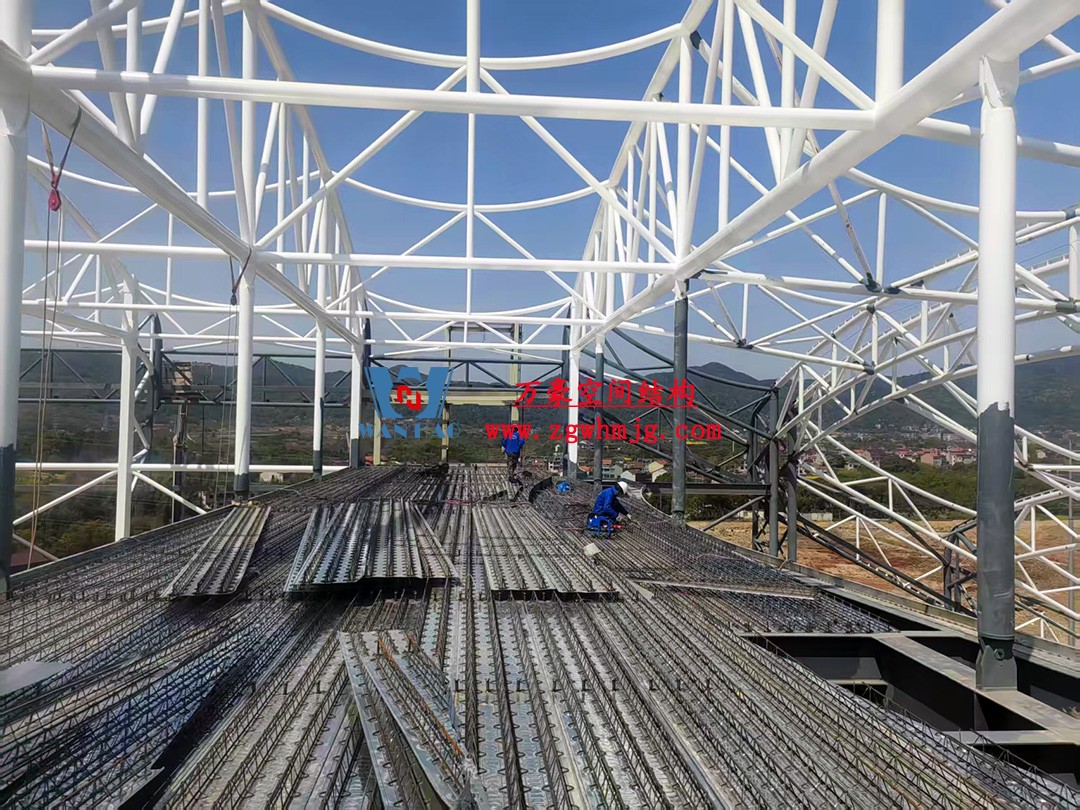 比亞迪紹興嵊州賽車場(chǎng)干拔沙坡觀景平臺(tái)PTFE鋼膜結(jié)構(gòu)