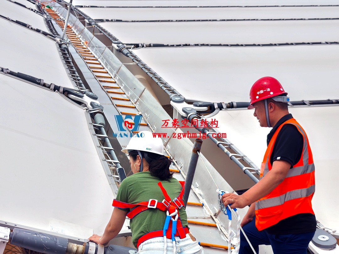 鄭州中原高鐵港數(shù)字展貿(mào)城ETFE膜結(jié)構(gòu) PTFE膜結(jié)構(gòu)項目