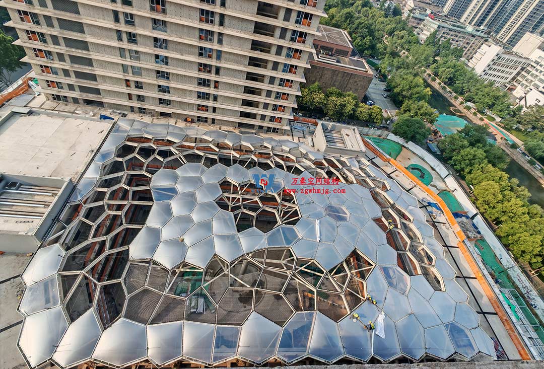 安吉云安里ETFE氣枕商業(yè)天幕圓滿完工