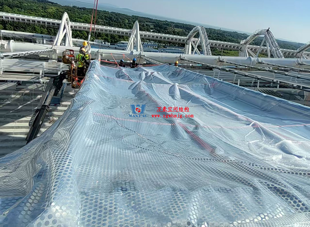 無(wú)錫奧體中心體育場(chǎng)ETFE膜首吊成功，太湖畔將閃耀“生態(tài)之光”