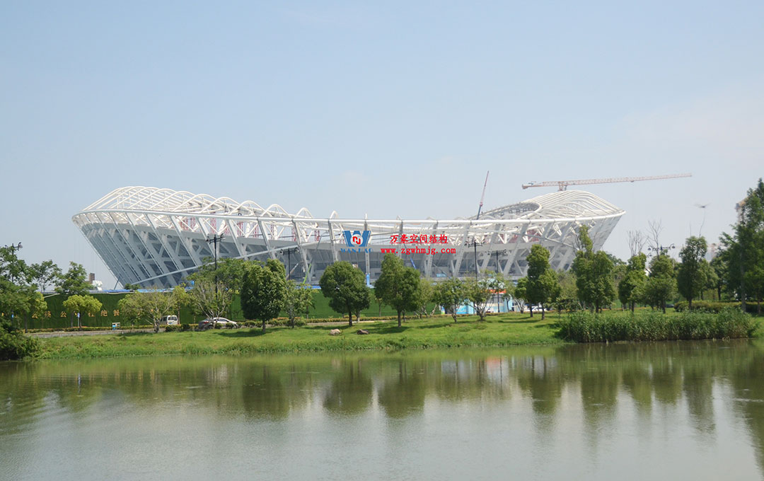 無(wú)錫奧體中心體育場(chǎng)ETFE膜首吊成功，太湖畔將閃耀“生態(tài)之光”