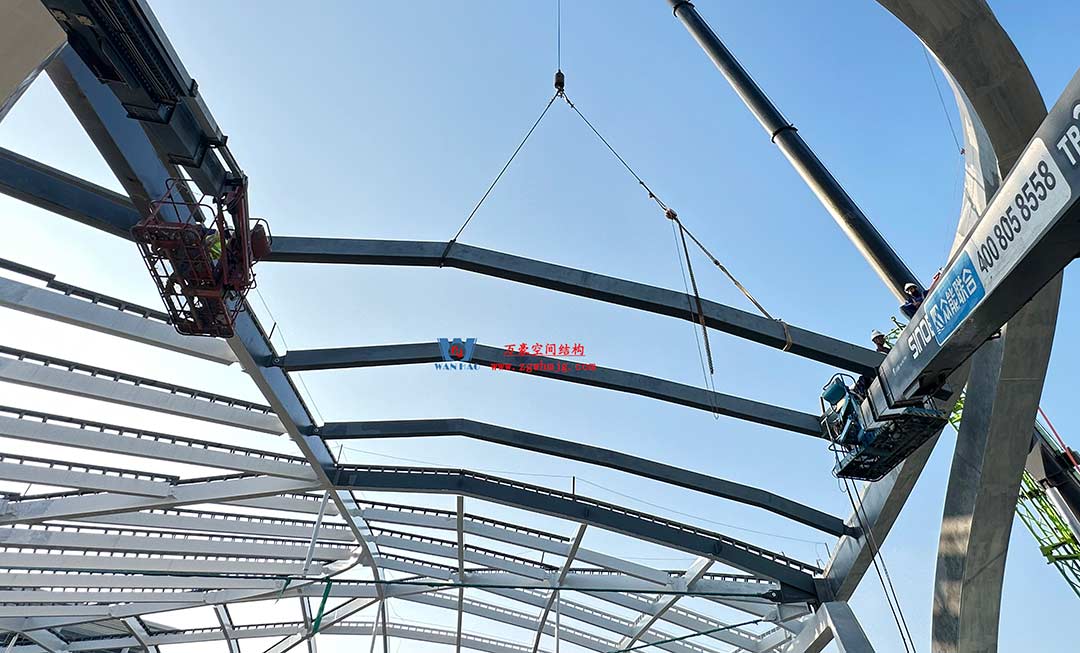 山東高端化工研究院下沉廣場天幕施工邁入關(guān)鍵階段