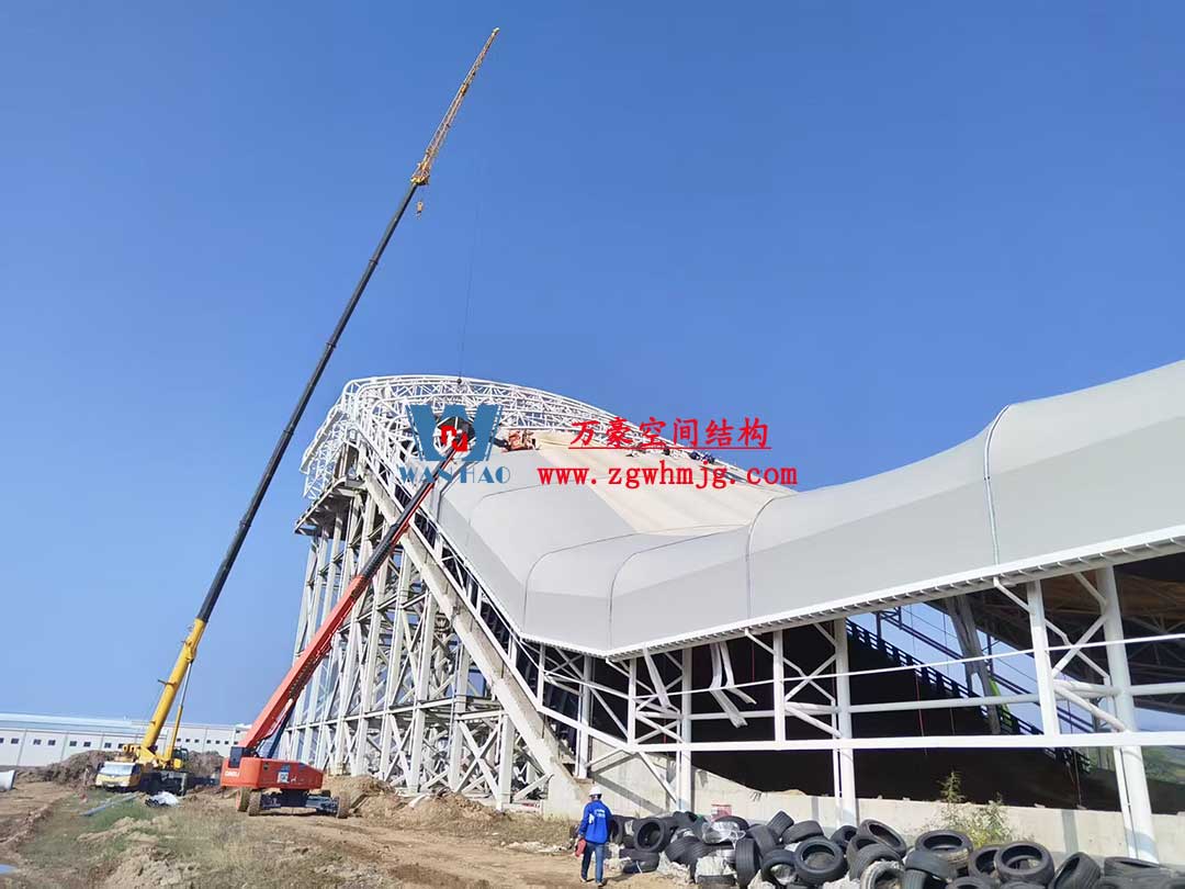 比亞迪紹興嵊州賽車場(chǎng)干拔沙坡觀景平臺(tái)PTFE膜結(jié)構(gòu)