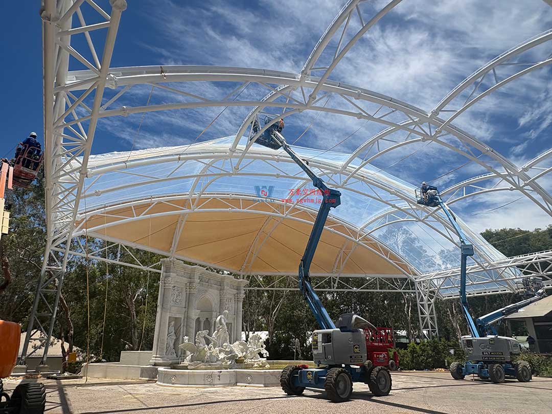 跨越山海的建筑新章！澳大利亞噴泉廣場(chǎng)天幕張拉正酣，雙膜科技賦能莊園建筑
