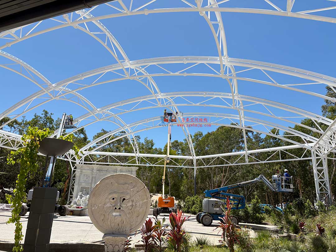 跨越山海的建筑新章！澳大利亞噴泉廣場(chǎng)天幕張拉正酣，雙膜科技賦能莊園建筑