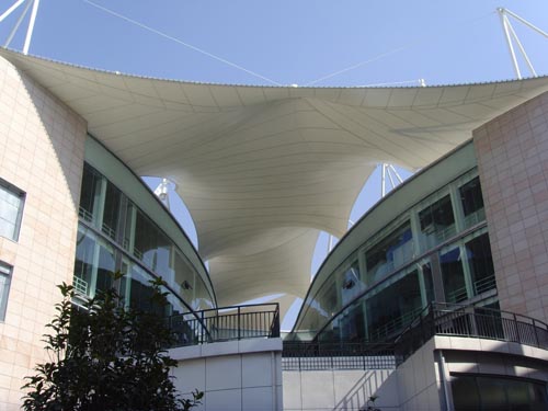 張拉膜結(jié)構(gòu)是什么？張拉膜結(jié)構(gòu)設(shè)計(jì)需要考慮哪些問(wèn)題