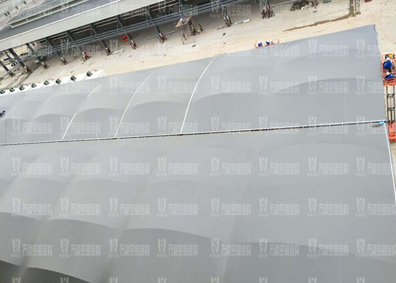 膜結(jié)構(gòu)雨棚有哪些性能特點(diǎn)？膜結(jié)構(gòu)雨棚如何起到保護(hù)的作用？